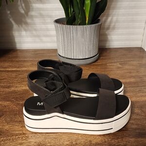 MIA Odelia Platform Sandals Size 8 In Black NEW